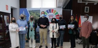 Cartaya entrega los premios a los ganadores de los mejores escaparates navideños