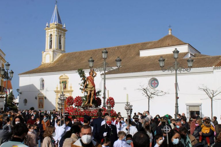 Cartaya acompaña a San Sebastián en su procesión tras dos años de ausencia por la pandemia