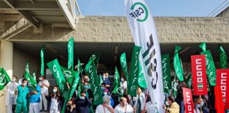 Profesionales sanitarios protestan en Huelva para reclamar mejoras laborales