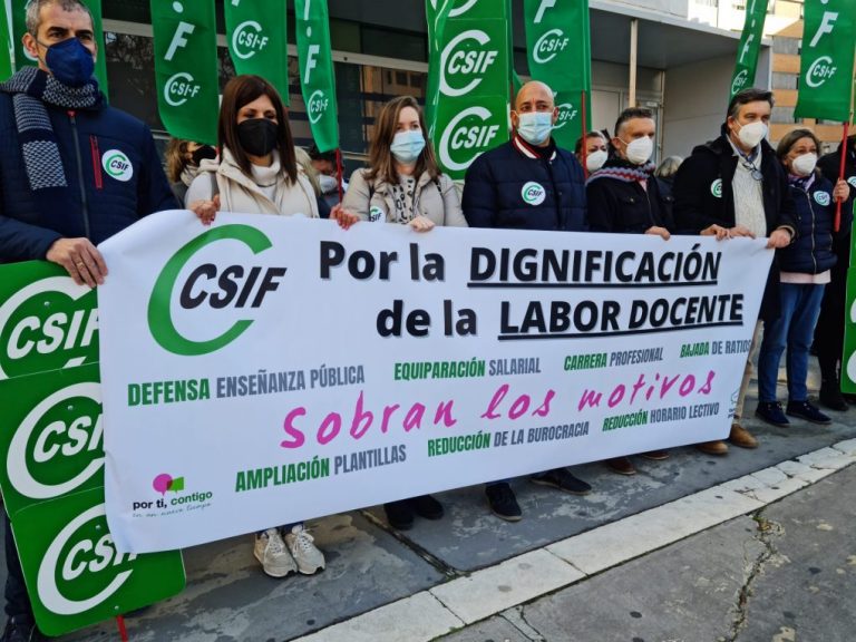CSIF pide en Huelva dignificar al profesorado, que en un 94% no siente reconocida su labor