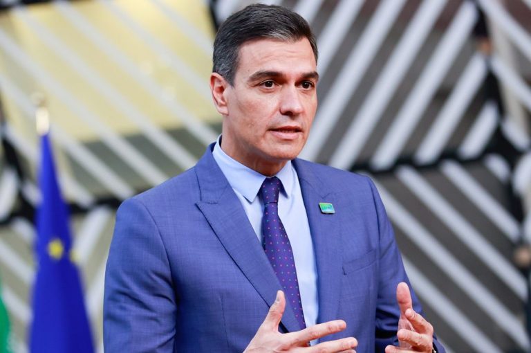 Sánchez recibe este lunes en Santiago a los supervivientes y víctimas del Villa de Pitanxo