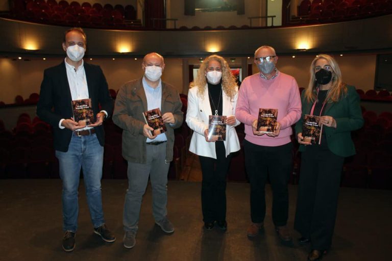Presentan un libro sobre la historia del Carnaval de Cartaya a finales del siglo XX
