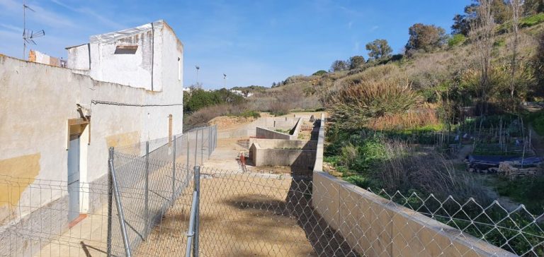 Finalizan los trabajos de limpieza, vallado y seguridad en la Fuente Vieja de Huelva