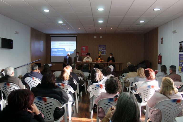 Unas 80 personas asisten a una jornada destinada a diseñar la Cartaya del futuro