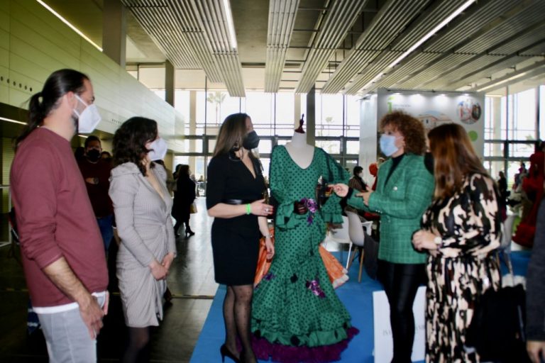 Siete firmas onubenses muestran sus creaciones flamencas en Simof de la mano de Diputación