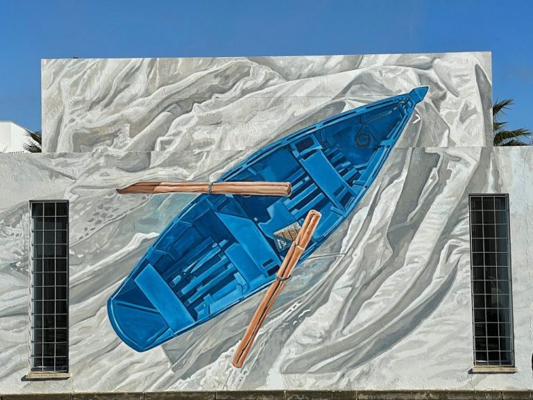 Un mural del proyecto ‘La isla encantada’ ilustra la barriada ayamontina de Canela