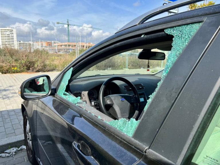 Noche de «pesadilla» en el Ensanche: vecinos alertan de coches vandalizados, incendios y conducción temeraria