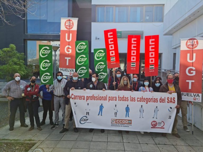 Quinta concentración en Huelva para exigir el cumplimiento del acuerdo sobre carrera profesional en la sanidad