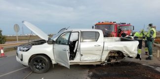 Bomberos del parque de San Juan intervienen en un accidente con dos heridos leves y tres vehículos implicados