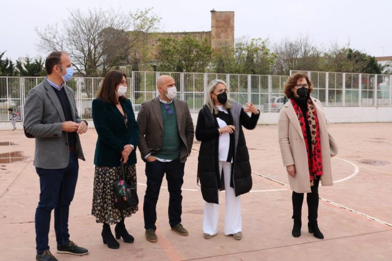 Cartaya traslada a la delegada de Educación las demandas de los padres y madres de los colegios