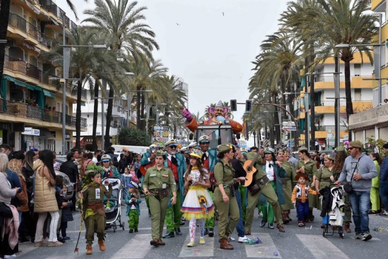 La gran cabalgata pone el broche de oro al Carnaval de Punta Umbría