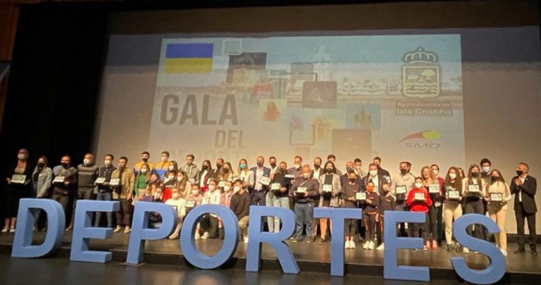 Isla Cristina homenajea a más de medio centenar de deportistas en una gala muy esperada