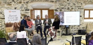 Holapueblo, «ejemplo de la alianza público-privada para fijar la población en el territorio de la provincia» onubense