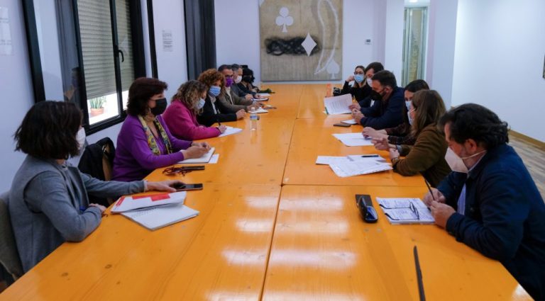 La Mesa de ayuda a Ucrania de la provincia de Huelva aborda los protocolos y recursos para los refugiados