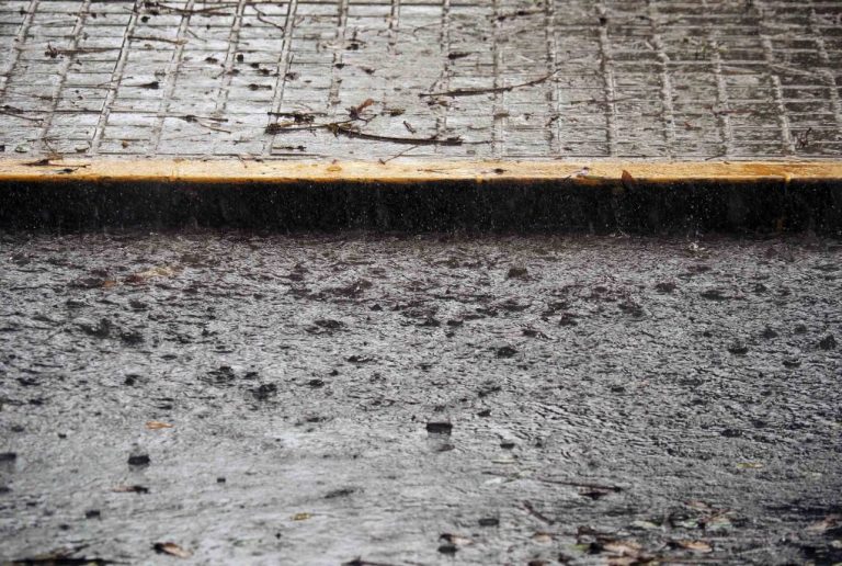 El temporal deja en la provincia de Huelva un herido en La Palma y anegaciones en Lepe e Isla Cristina