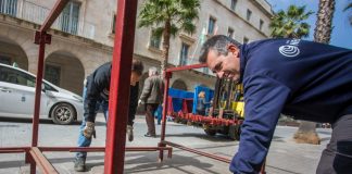 Arranca el montaje de los palcos para la Semana Santa en Huelva con 8.250 sillas