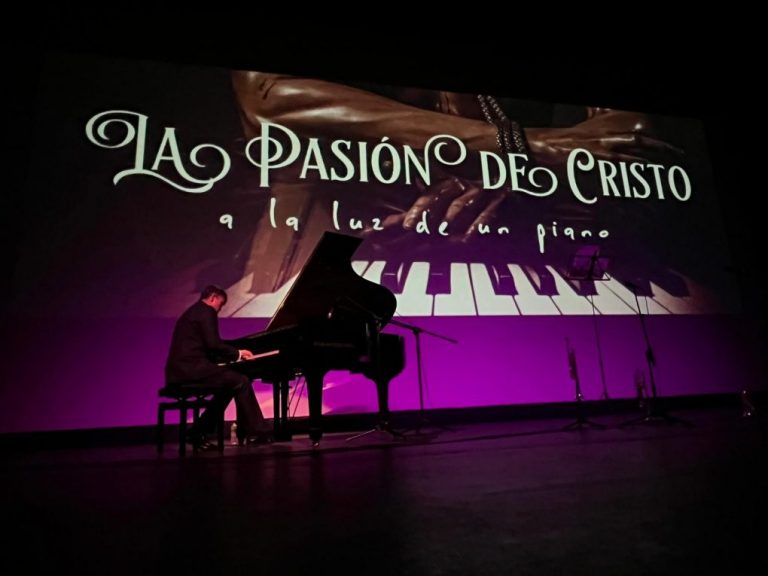 Éxito del concierto ‘La Pasión de Cristo a la luz de un piano’, a beneficio de las hermandades isleñas