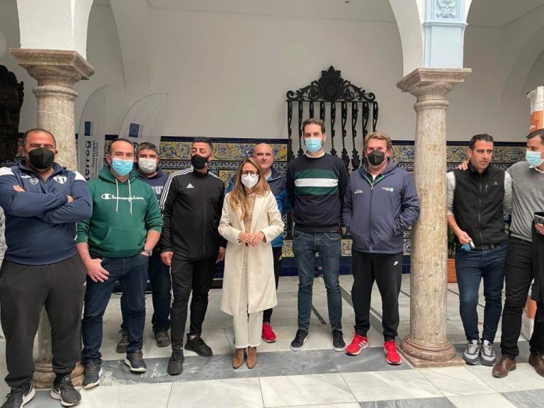 La alcaldesa de Ayamonte muestra su apoyo al sector pesquero local