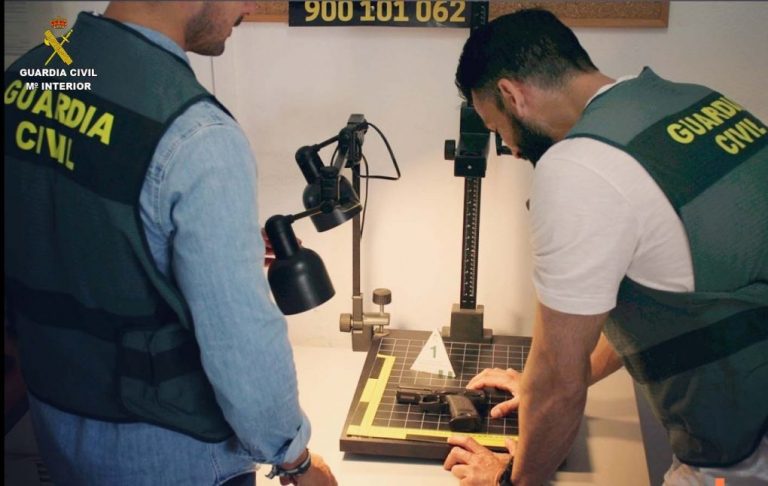 Atracan en Almonte a un repartidor de pizza con una pistola simulada