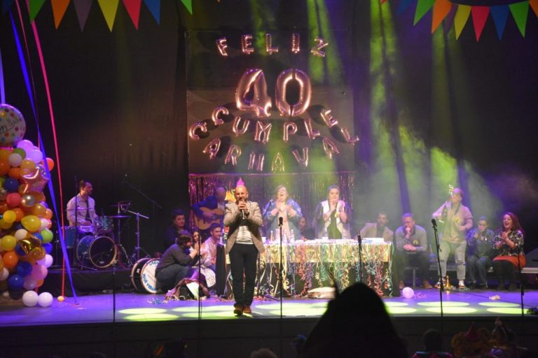 Lolo Chavero convierte el pregón del Carnaval de Punta Umbría en una gran fiesta