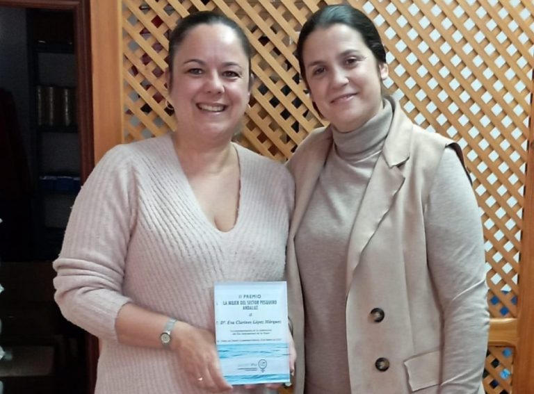 Otorgan a la ayamontina Eva Clarines López el Premio a la Mujer del Sector Pesquero Andaluz