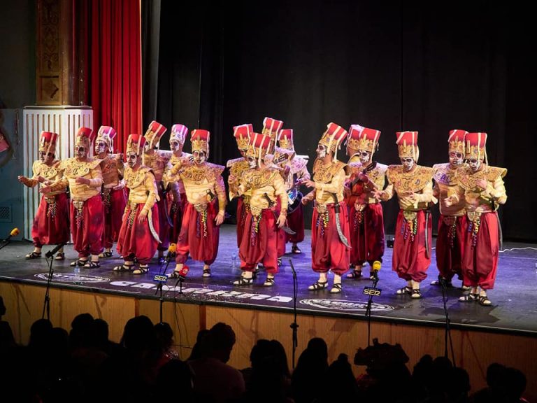 ‘Los bendecidos’ en Comparsa y ‘Me superencanta’ en Chirigota, primeros premios del Carnaval de Ayamonte