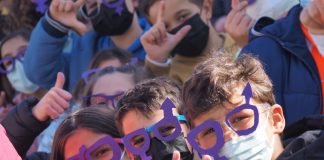 La provincia de Huelva se tiñe de violeta para celebrar el Día de la Mujer