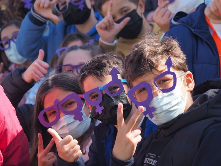 La provincia de Huelva se tiñe de violeta para celebrar el Día de la Mujer