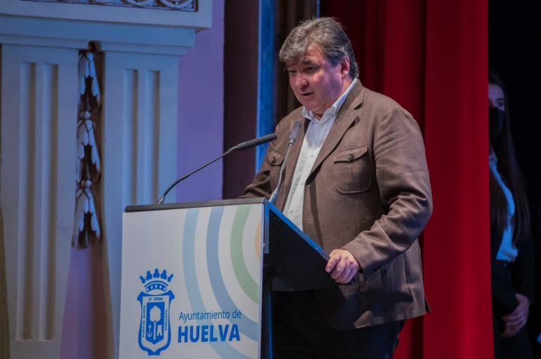 El alcalde de Huelva y otras tres personas, heridas tras salirse de la vía el coche en el que viajaban en Beas