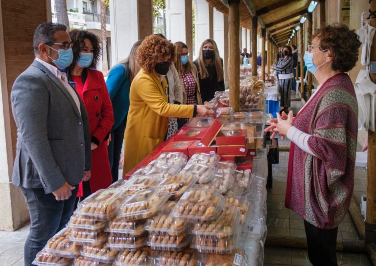 La presidenta de la Diputación inaugura en Huelva la IV Muestra Sabores de Cuaresma