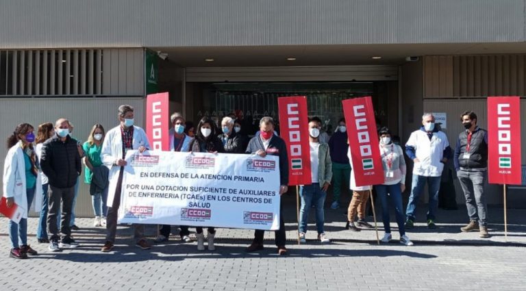 Nueva concentración en el Centro de Salud de Isla Chica en defensa de la atención Primaria