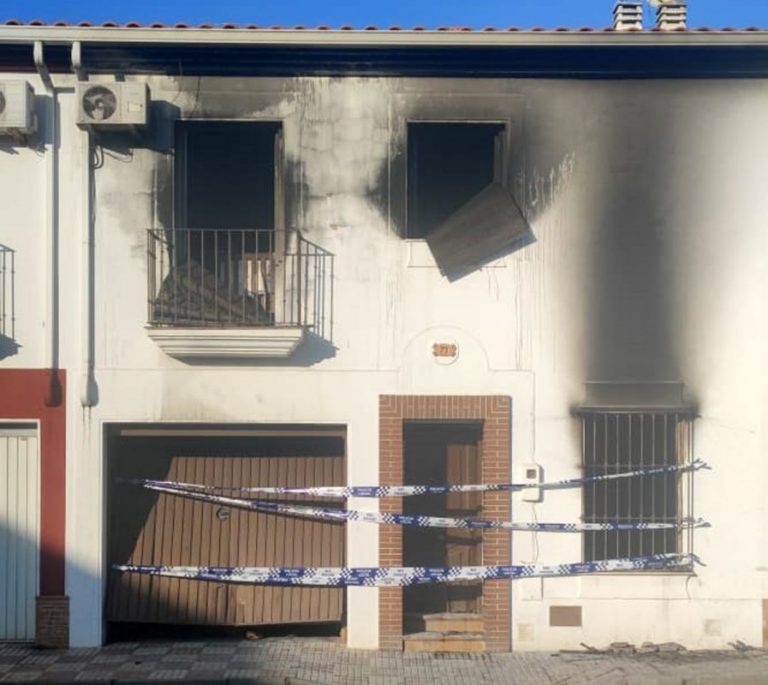 Muere un niño de 8 años en el incendio de una vivienda en Almonte