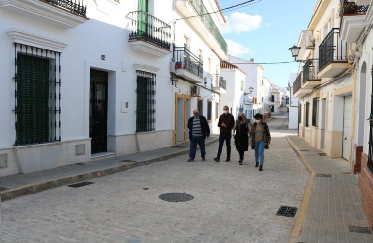 Reabre al tráfico la calle Pescadores de Cartaya tras varios meses de obras