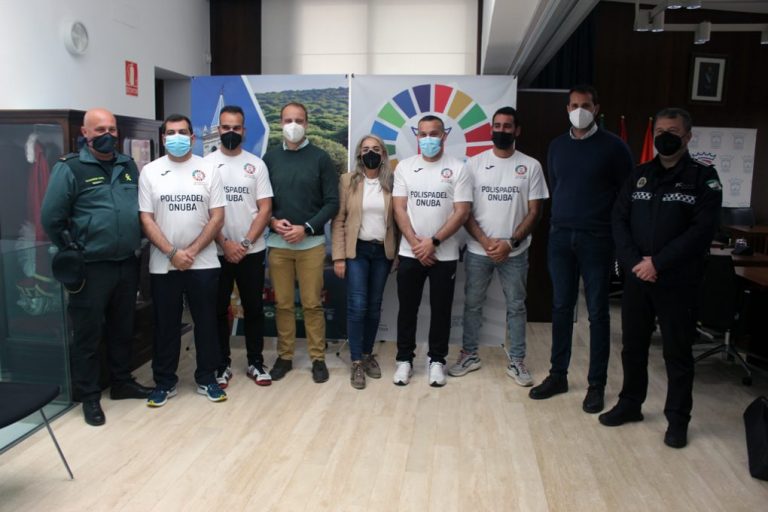 Cartaya colabora con el equipo local que competirá en el Andaluz de Pádel de Fuerzas y Cuerpos de Seguridad