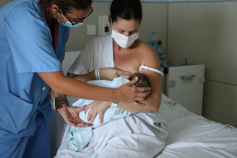 Los centros sanitarios públicos onubenses atendieron más de 3.600 partos en 2021