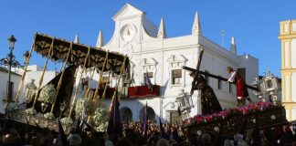 ‘Madrugá’ de pasión y fe en Cartaya, tras los pasos de Nuestro Padre Jesús y Nuestra Señora de los Dolores