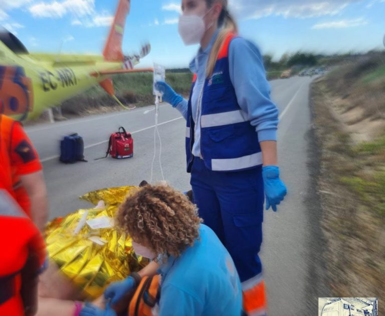 Evacúan en helicóptero a un motorista accidentado en Almonte con traumatismo craneoencefálico grave