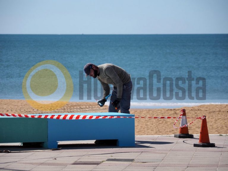 Los municipios de la costa onubense preparan sus playas para la Semana Santa