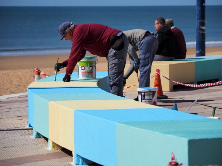 Lepe prepara la Playa de La Antilla para la temporada turística de Semana Santa