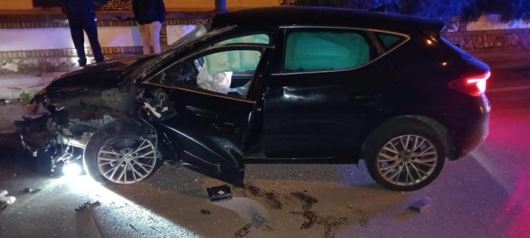 Dos accidentes provocados por sendos conductores borrachos dejan un reguero de destrozos en Almonte