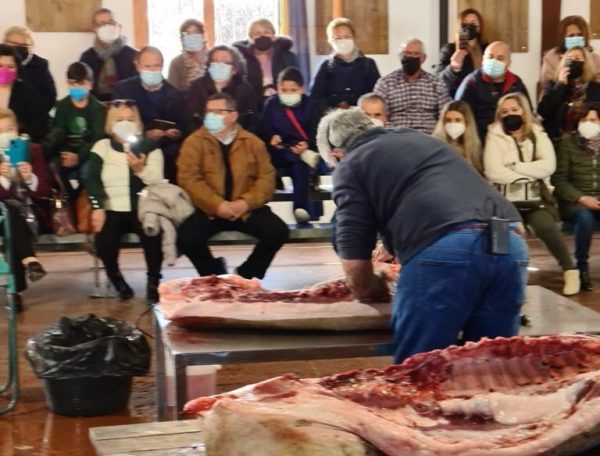 Unas 2.500 personas de 50 municipios onubenses participan en las jornadas tradicionales del cerdo ibérico