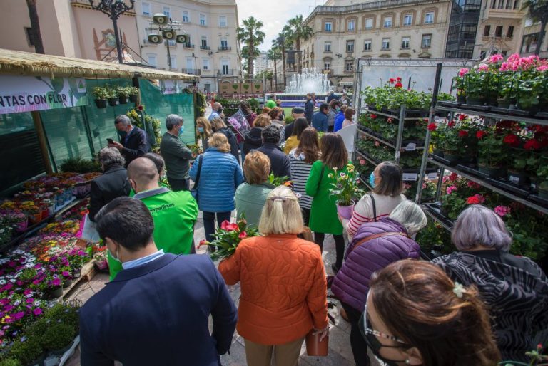 El Mercado de las Flores y las Plantas vuelve a la Plaza de las Monjas de Huelva este fin de semana