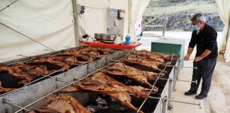 Numerosas personas disfrutan de la Feria Ganadera de Puebla de Guzmán