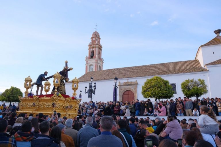 Ayamonte adelanta la Semana Santa con el traslado de Padre Jesús en el tradicional Domingo de Señas