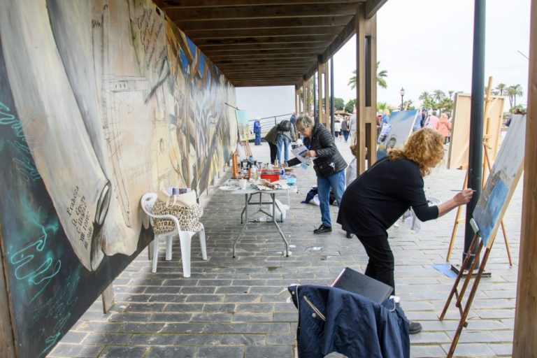 Unos 30 artistas plasman su visión del Muelle de las Carabelas en el I Encuentro de Pintura de la Diputación de Huelva