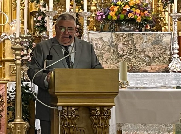 José Manuel Escobar pregona a la Hermandad del Rocío de Isla Cristina tras dos años de espera
