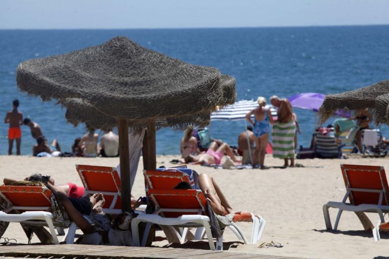 Huelva logra este año 17 banderas azules para sus playas y puertos, una más que en 2021