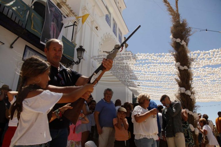 Almonte consigue un permiso especial para mantener las salvas de escopeta a la Virgen