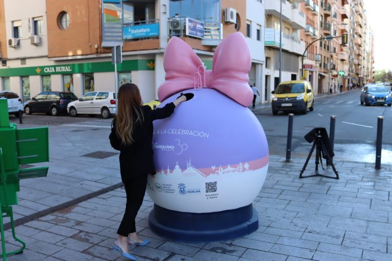 Personajes de Disney dan vida en Huelva a los iglús de la nueva campaña de reciclaje de Ecovidrio