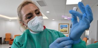 Advierten del repunte de contagios por Covid de trabajadores del SAS en Huelva con 492 positivos en abril